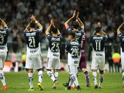 Jugadores de Monterrey agradecen al público que los acompañó en el partido ante Pachuca. Mexsport/J. Martínez