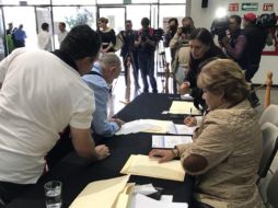 Ferriz de Con acudió esta tarde a la sede del INE a recibir personalmente su constancia, firmada por el secretario ejecutivo del INE. TWITTER / @PedroFerriz