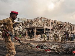 El gobierno de Somalia culpa al grupo Al Shabab, vinculado a Al Qaeda, por el atentado del sábado en Mogadiscio. AfP / M. Abdiwahab