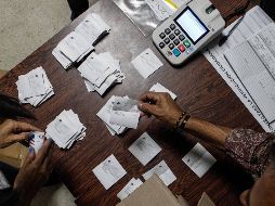 Para la oposición, el Consejo Electoral ha tenido un comportamiento sospechoso y diferente al registrado en otras elecciones. EFE / C. Hernández