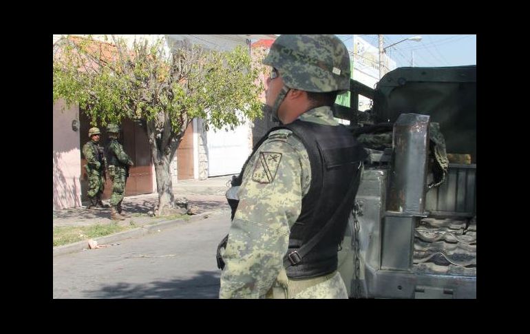 Además lograron decomisar un vehículo, armas de alto poder y municiones.