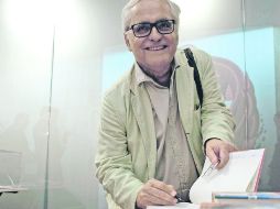Juan Cruz Ruiz. El autor se mostró feliz al presentar su libro editado por Peter Mayer. ESPECIAL
