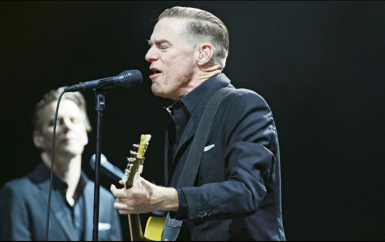 El primer gran momento emotivo llegó con 'Heaven', balada que puso de pie a los asistentes. EL INFORMADOR/G. Gallo