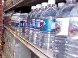 Cada habitante de Jalisco consume 234 litros anuales de agua al año de botellas de plástico. AP / ARCHIVO
