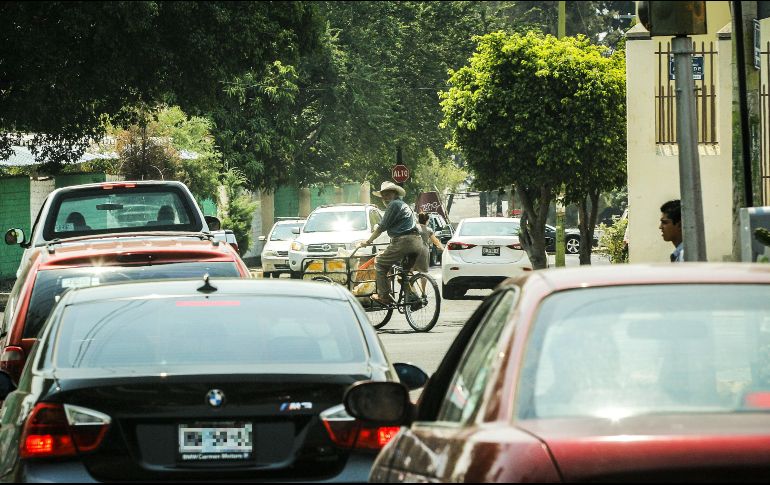 Entregar 500 mil volantes a los carros en la ZMG para que reciban la información de implicaciones de ser o no ser un carro limpio. EL INFORMADOR / ARCHIVO