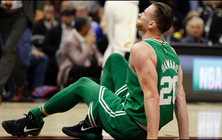 En su debut con Boston, Gordon Hayward sufrió una fractura. AP / T. Dejak