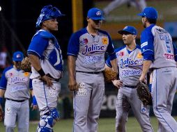 Daniel Guerrero (centro) cargó con la derrota. FACEBOOK/CharrosBeisbolOficial