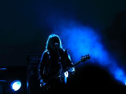 Las luces los iluminaban desde el techo y que cambiaban de color en cada tema. El Informador/Archivo