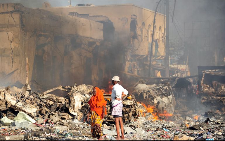 ''Imploro la conversión de los violentos y animo a cuantos, con enormes dificultades, trabajan por la paz en aquella martirizada tierra'', dijo el Pontífice. AFP / ARCHIVO