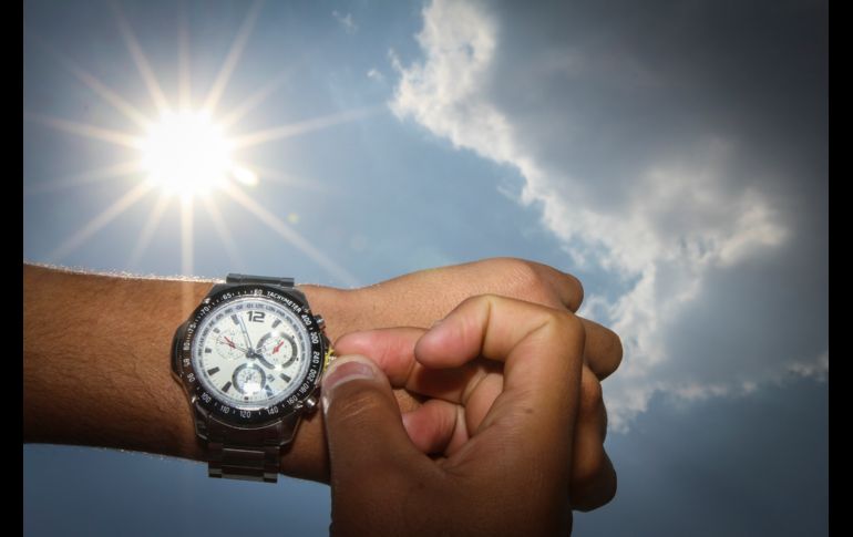 Reportan que en 2016 se reportó a nivel nacional un ahorro estimado en mil 542 millones de pesos, gracias a la implementación del Horario. NTX/ARCHIVO