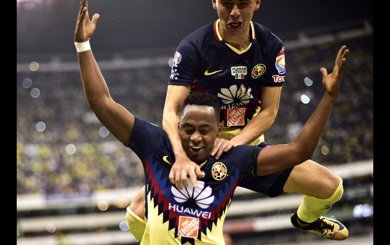 Con la victoria ante Chivas, América logra una marca perfecta en sus Clásicos del presente torneo. AFP / P. Pardo