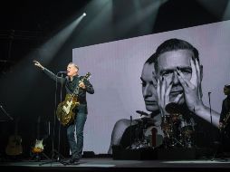 Con un derroche de energía y una entrega total, el anfitrión transportó a este recinto a la nostalgia de hace algunas décadas. EFE/C. Lemus