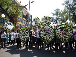 El dolor por la pérdida de sus seres queridos provocó el llanto de varios de los colonos afectados. AP / R. Blackwell