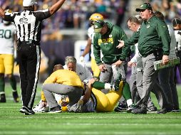 El dos veces jugador más valioso de la NFL se fracturó la clavícula derecha en el primer parcial del revés del domingo ante los Vikingos de Minnesota, al ser derribado por el linebacker Anthony Barr. AFP / ARCHIVO