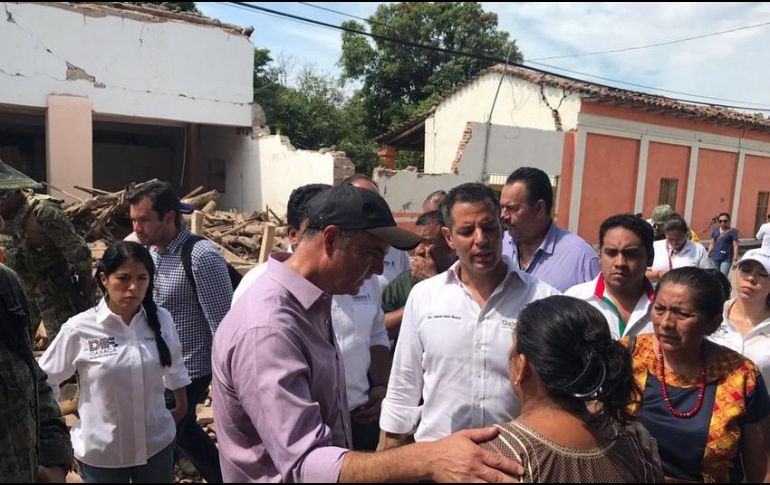 Durante el recorrido entregan despensas, víveres , cobijas y productos básicos. NTX/ARCHIVO