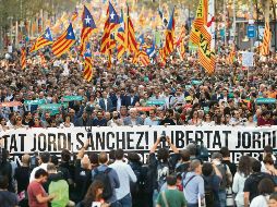 Molestia. Los catalanes llenaron las calles tras conocer las acciones del Gobierno español. EFE/T. Albir