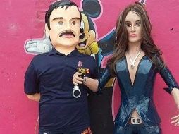 El narco luce la ropa deportiva, mientras que Kate porta una blusa negra, pantalón ajustado y cabello suelto. FACEBOOK/Piñateria Ramirez