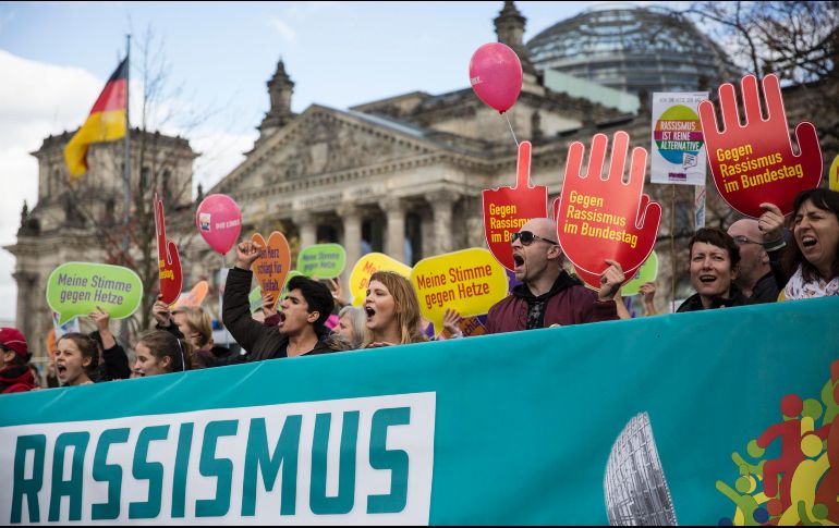 El iniciador de la manifestación, declara que la historia ha enseñado a los alemanes a dónde pueden conducir el odio y el racismo. EFE/ Omer