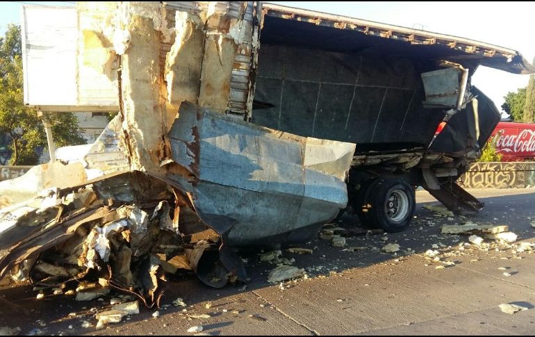 Once personas que viajaban en el camión de transporte de personal resultaron lesionadas. ESPECIAL/ PCYBGDL