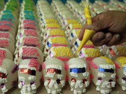 El proceso para elaborar una calaverita de azúcar abarca tres días. EFE / M. Guzmán