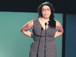 Tatiana Huezo mientras recibe premio en España. NTX