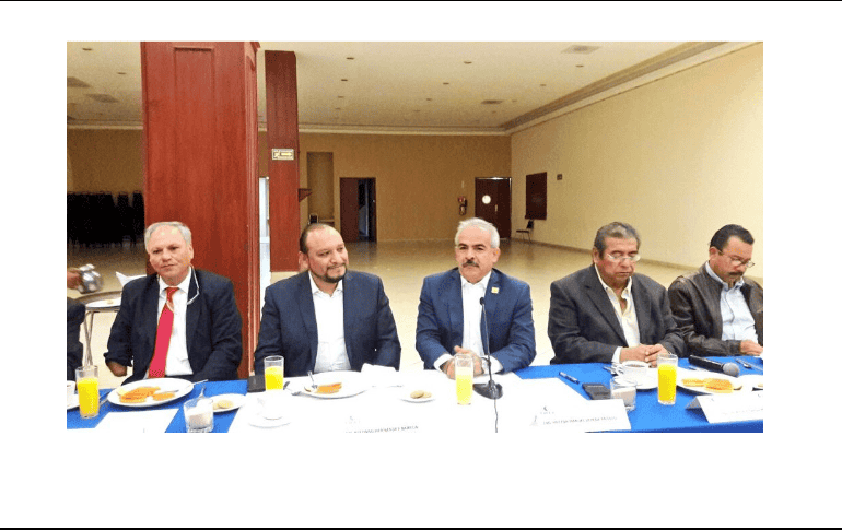 El presidente de la CEDH, Alfonso Hernández Barrón, señala que con la firma de este convenio se llevará a cabo la capacitación especializada con enfoques de derechos humanos. TWITTER / ESPECIAL