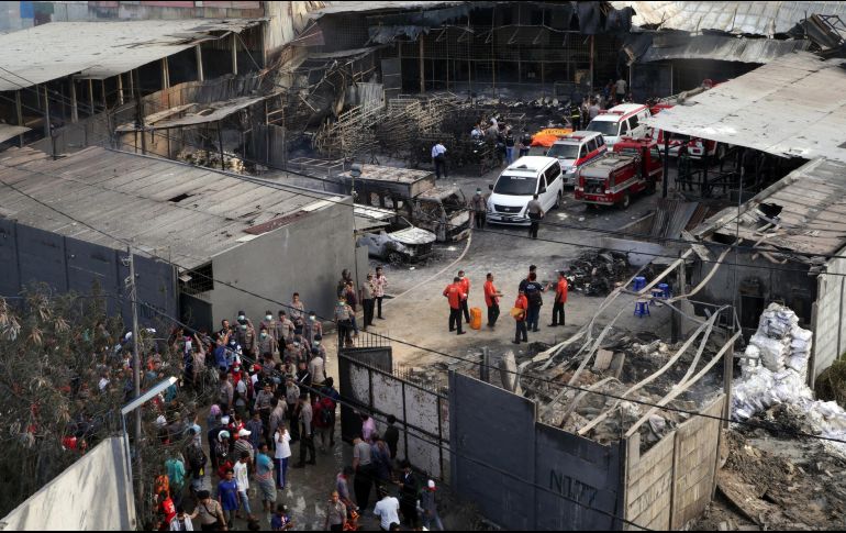 El incendio se originó en torno de las 09:00 horas locales, cuando al menos 103 trabajadores se encontraban en las instalaciones. EFE / B. Indahono