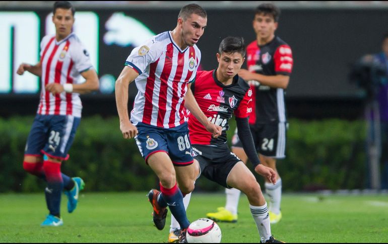 Chivas avanzó a la ronda de cuartos de final eliminando ayer al Atlas. MEXSPORT/C. de Marchena