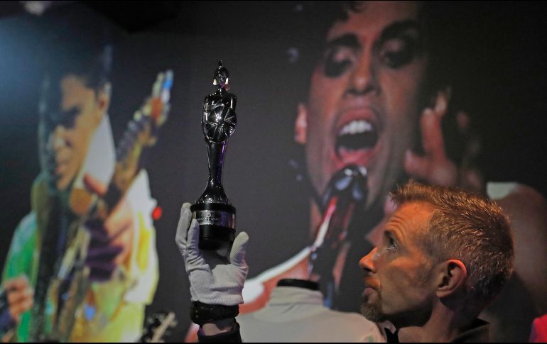 La muestra permite vivir y experimentar la grandeza de Prince a través de los objetos que guardaba en su residencia. AP / F. Augstein