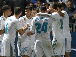 Los jugadores del Real Madrid celebran el primer gol del equipo blanco., anotado por Asensio. EFE/J. Martín
