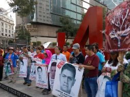 El contingente, que pide el esclarecimiento de la desaparición de los estudiantes, salió del Ángel de la Independencia. TWITTER / @SeGobCDMX