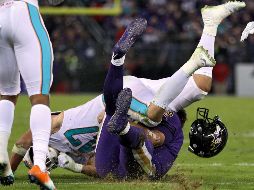 Joe Flacco salió minutos antes del final del segundo cuarto por el fuerte golpe que le propinó Kiko Alonso. Hasta ese momento había completado 10 pases. AFP/P. Smith