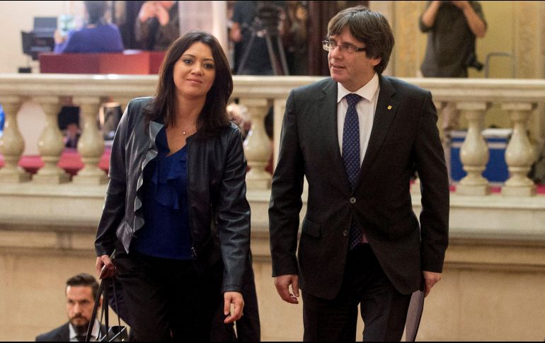 El Parlamento de la región de Cataluña aprueba una resolución en la que insta a tomar las medidas necesarias para desarrollar el marco legal de una 