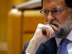 El jefe del Gobierno español afirma que el presidente del Ejecutivo catalán, Carles Puigdemont, es el único responsable de que se hayan activado esas medidas. AFP / O. del Pozo