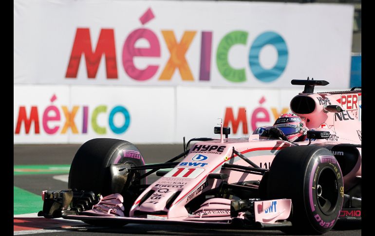 Sergio Pérez, logró el séptimo y octavo sitio en las dos sesiones de práctica realizadas el viernes. EFE / U. Ruiz