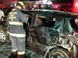 El suceso fue provocado por el choque entre dos vehículos. ESPECIAL/ Bomberos Guadalajara