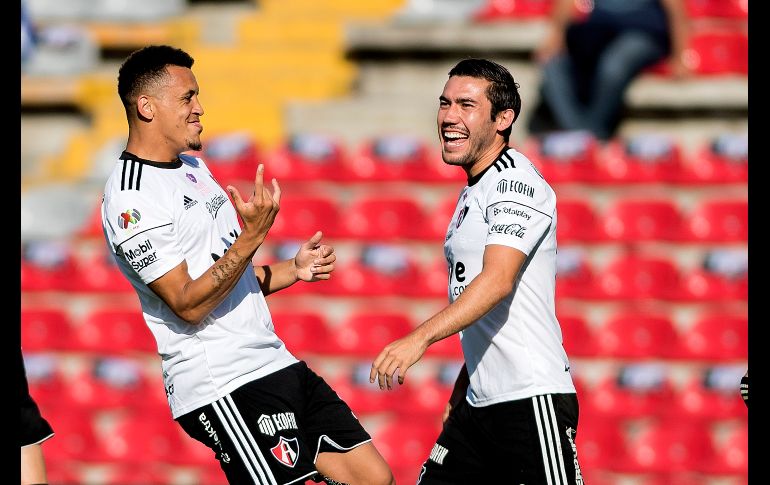 Morrison (I), autor del primer gol del Atlas, celebra con Vigón (D).MEXSPORT/O. Martínez