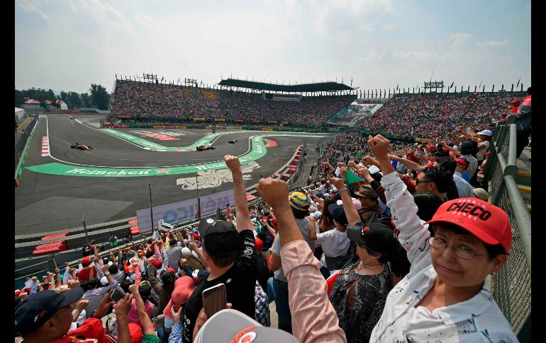 En la vuelta 19, los organizadores convocaron a los asistentes a levantar el puño en alto para recordar a las víctimas y rescatistas que dejó el sismo del 19 de septiembre.