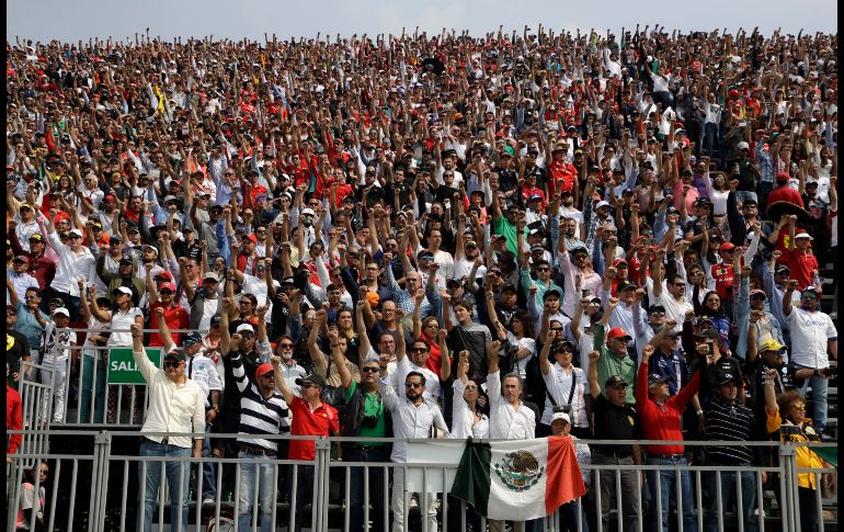 Al homenaje se unieron locales y extranjeros.