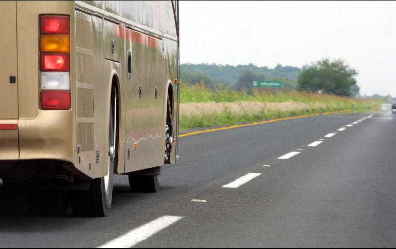 Los asaltantes dispararon contra el autobús, lo que obligó al chofer a detener la marcha. EL INFORMADOR / ARCHIVO