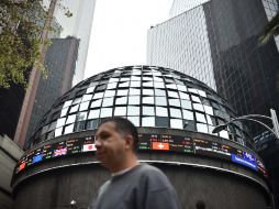 El principal indicador accionario se ubicó en 48 mil 334.55 unidades. AFP / ARCHIVO