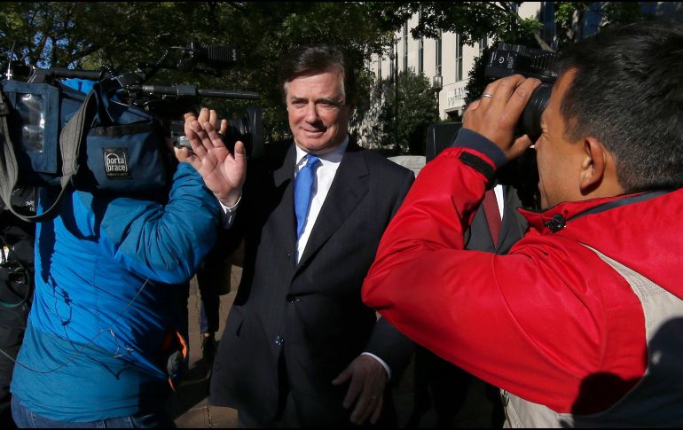 Manafort, de 68 años, se entregó este lunes al FBI, que le acusa de 12 cargos entre ellos “conspiración contra EU”. AP / A. Brandon