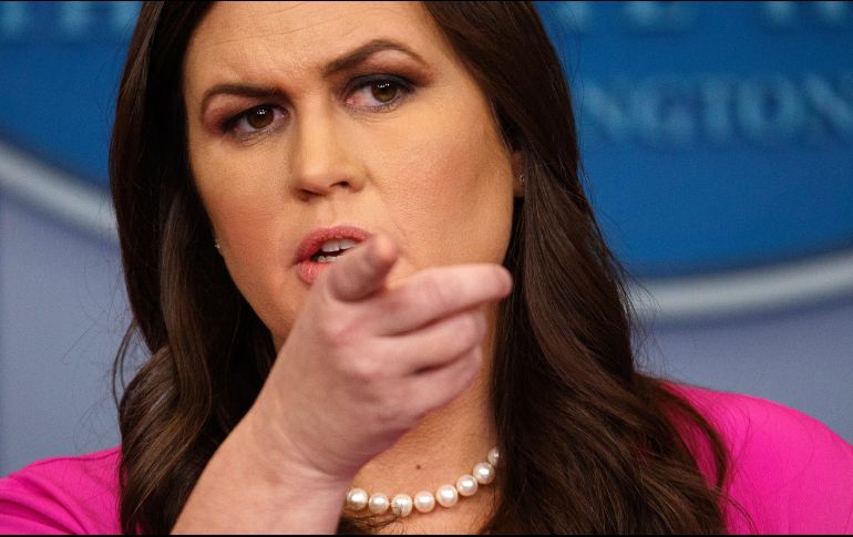 Huckabee insiste que la atención debería centrarse sobre la revelación de que la campaña Hillary Clinton habría pagado para compilar un ex pediente de Trump. AP / E. Vucci