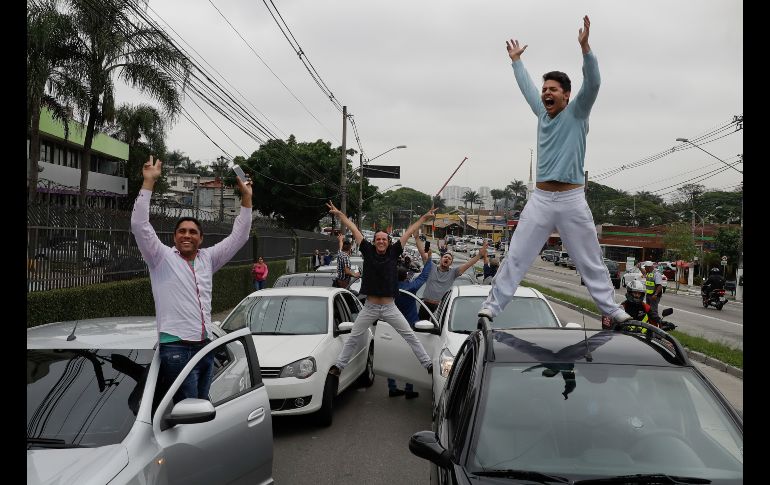 Conductores de Uber y otras plataformas de servicio de transporte se manifiestan contra una iniciativa para regurar su servicio en Sao Paulo, Brasil. AP/A. Penner