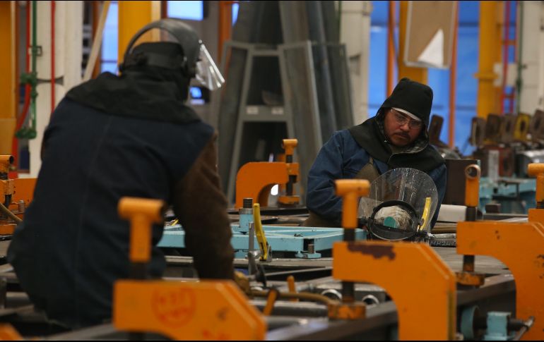 En la industria manufacturera se generaron1.04 millones de puestos formales, y 743 mil en los servicios para empresas. EL INFORMADOR/Archivo