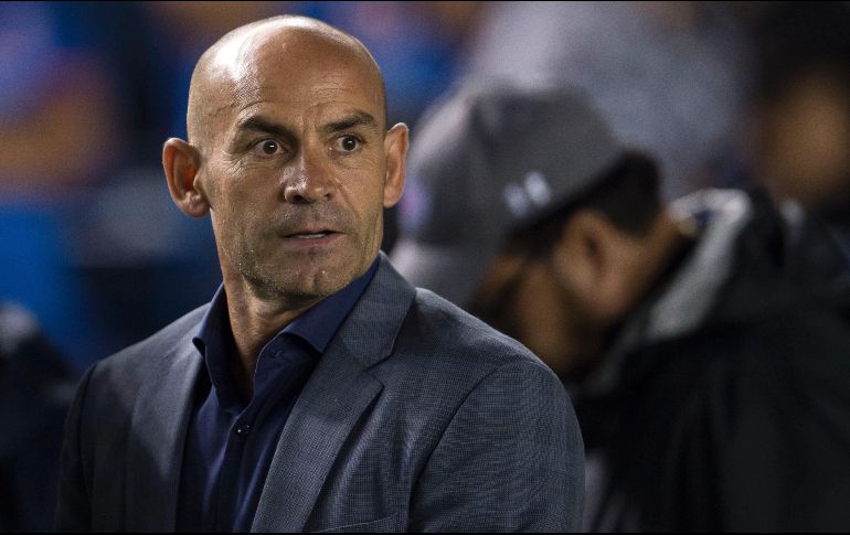 ''Se tendría que platicar al respecto, porque una cosa es entablar plática de una posible renovación y otra cosa es si está dispuesto a tener esas pláticas'', expresó el directivo sobre el estratega celeste. MEXSPORT / ARCHIVO