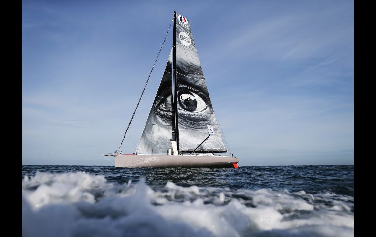 Una vela muestra el monocasco 