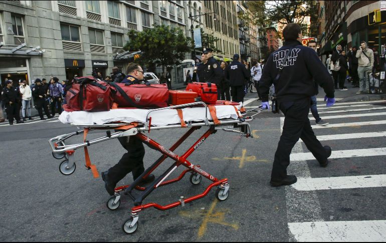 Un hombre en una camioneta rentada arremetió contra la gente que avanzaba por una ciclovía. AFP/ K. Betancur