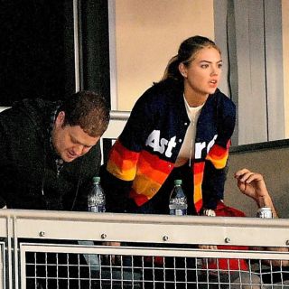 Kate Upton asiste a juego de los Astros