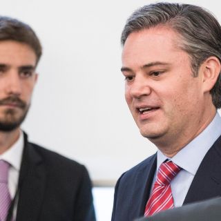 Cuestionan a Nuño mudanza a edificio de "lujo"